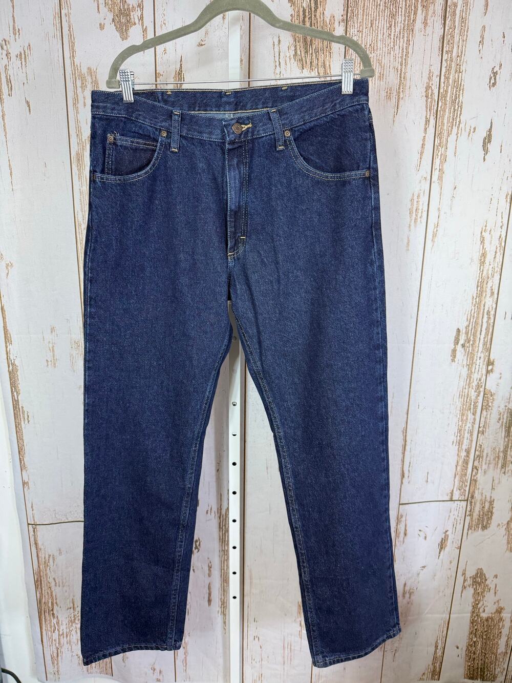 NWT, Wrangler Regular Fit Jeans. Size 34x32. Classic Blue